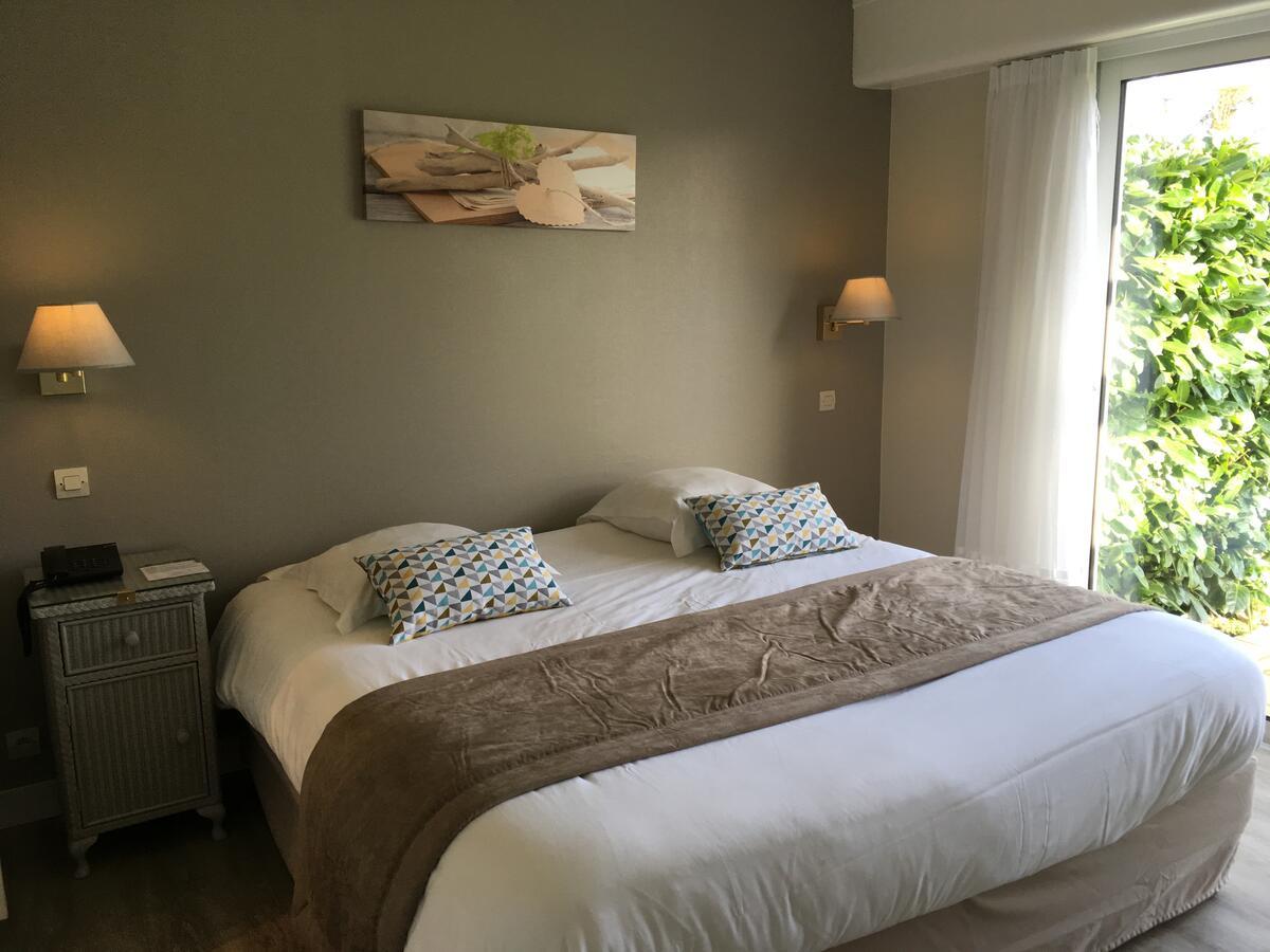 Logis Hotel Val De Vienne Le Vigeant Dış mekan fotoğraf