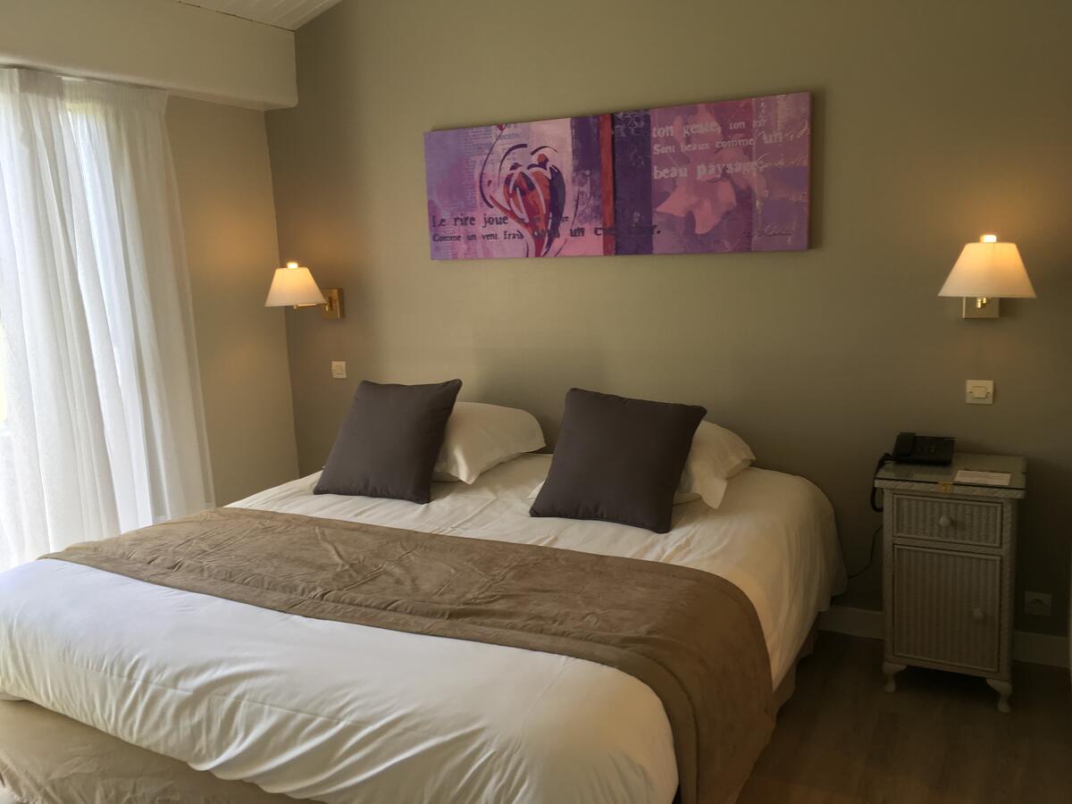 Logis Hotel Val De Vienne Le Vigeant Dış mekan fotoğraf