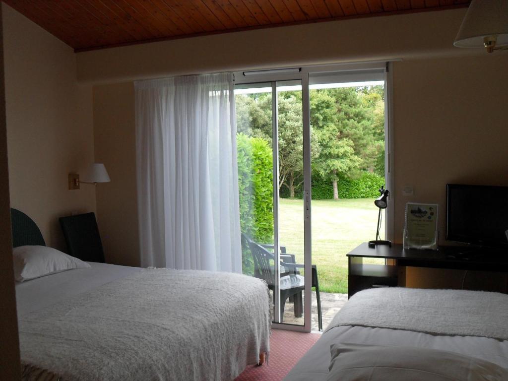 Logis Hotel Val De Vienne Le Vigeant Oda fotoğraf