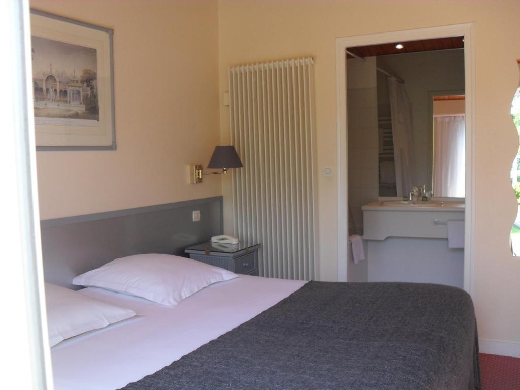 Logis Hotel Val De Vienne Le Vigeant Oda fotoğraf