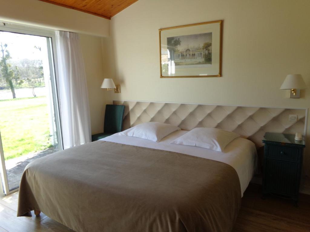 Logis Hotel Val De Vienne Le Vigeant Oda fotoğraf