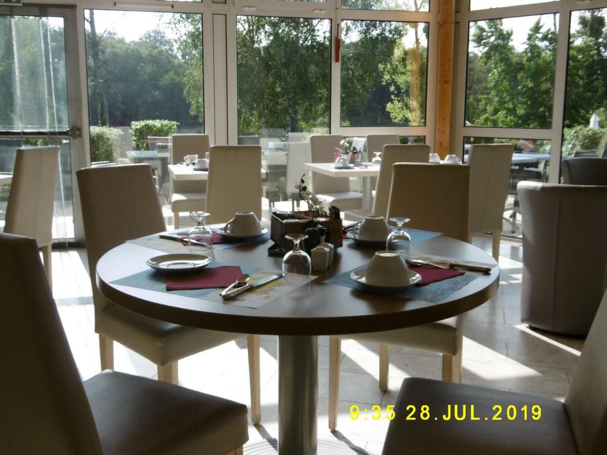Logis Hotel Val De Vienne Le Vigeant Dış mekan fotoğraf