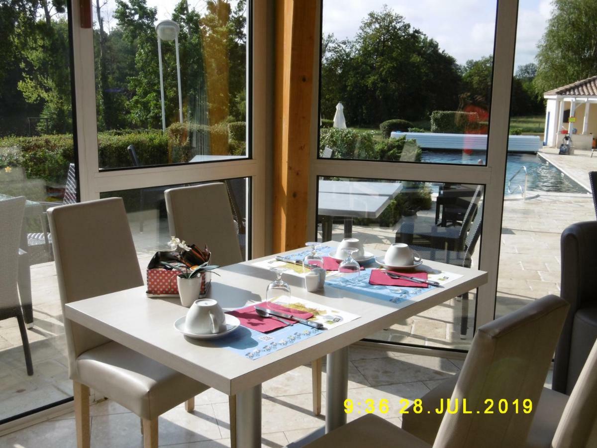 Logis Hotel Val De Vienne Le Vigeant Dış mekan fotoğraf