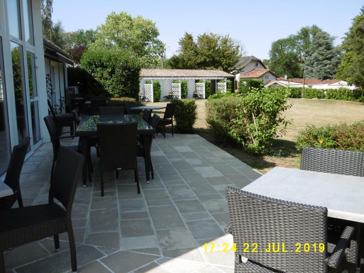 Logis Hotel Val De Vienne Le Vigeant Dış mekan fotoğraf