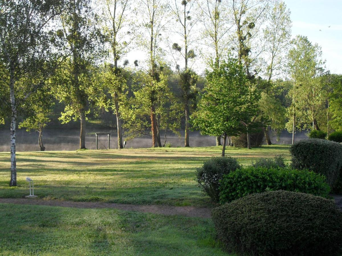 Logis Hotel Val De Vienne Le Vigeant Dış mekan fotoğraf
